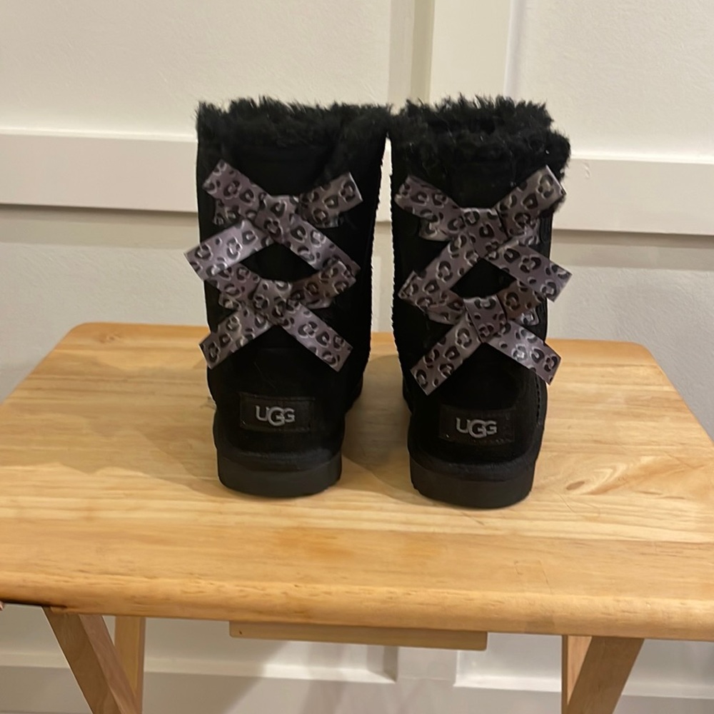 UGG PreLoved bow tie girls boots